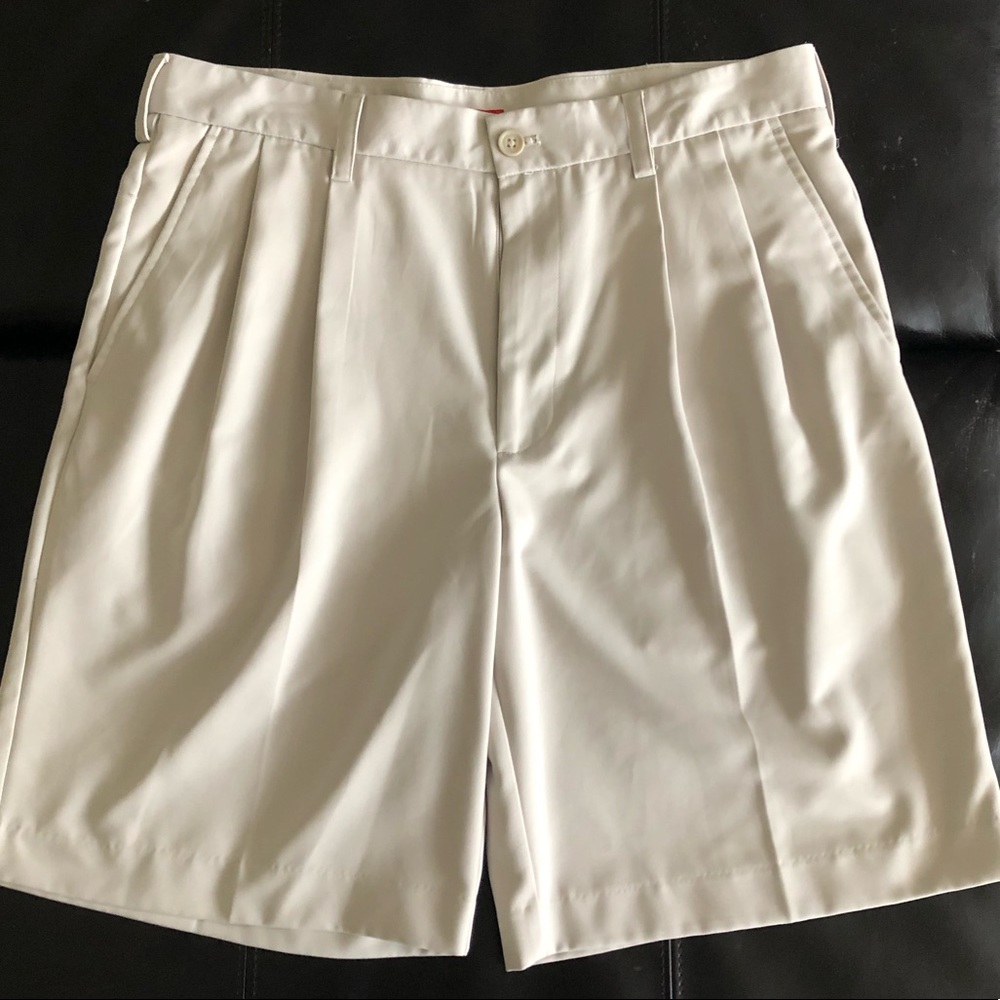Men’s golf shorts